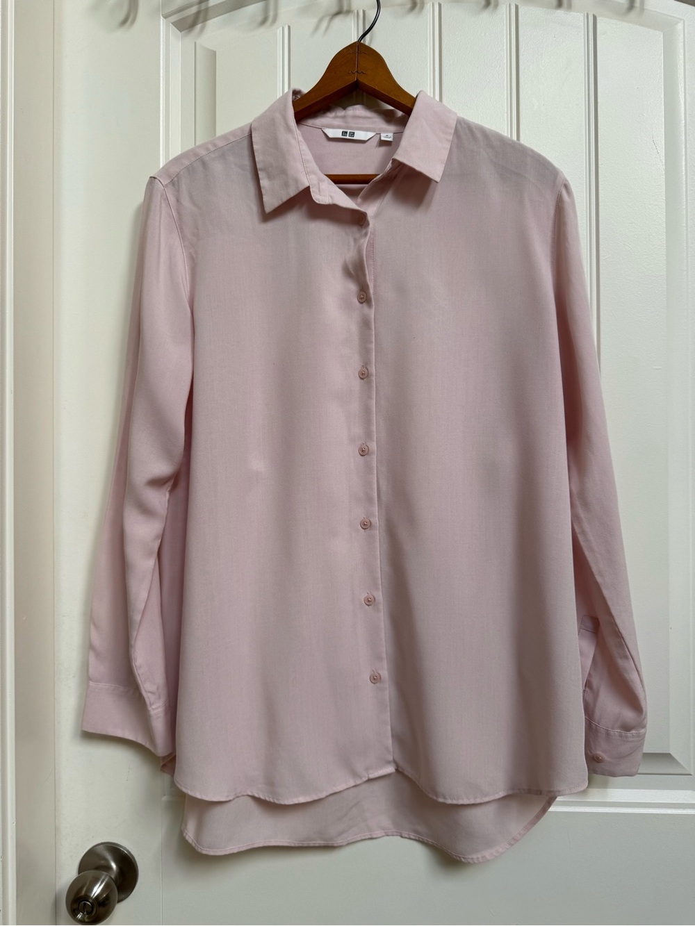 Uniqlo Soft Pink Easy Buttoned Blouse. Size M